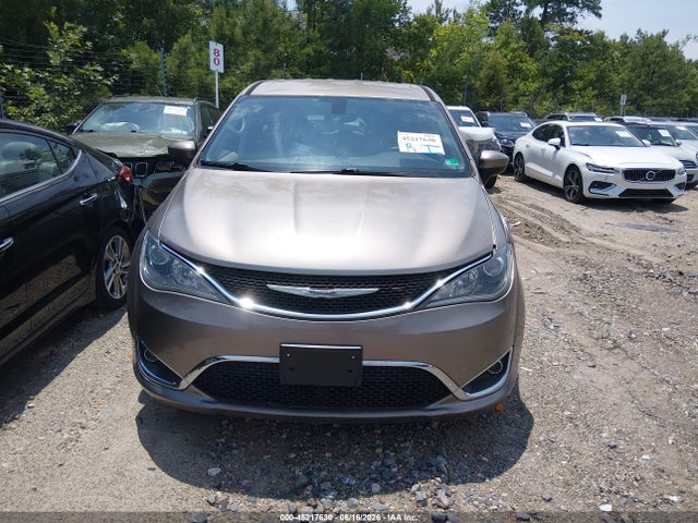 45217630 :رقم المزاد ، 2C4RC1BG3HR811453 vin ، 2017 Chrysler Pacifica Touring Plus مزاد بيع