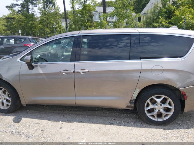 45217630 :رقم المزاد ، 2C4RC1BG3HR811453 vin ، 2017 Chrysler Pacifica Touring Plus مزاد بيع