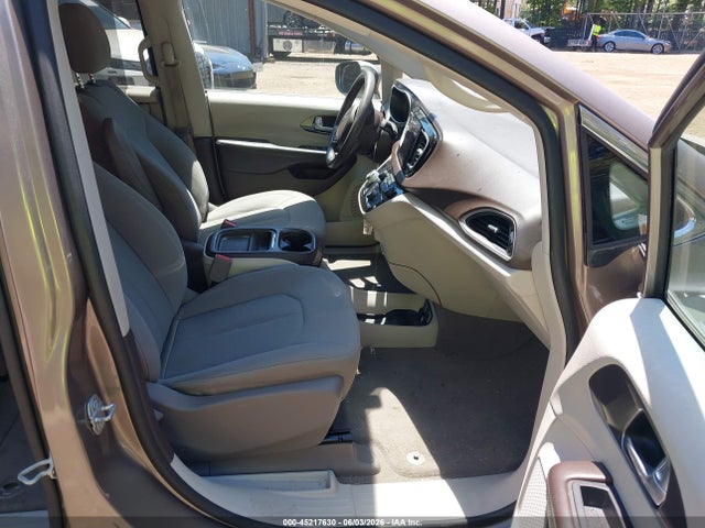 45217630 :رقم المزاد ، 2C4RC1BG3HR811453 vin ، 2017 Chrysler Pacifica Touring Plus مزاد بيع