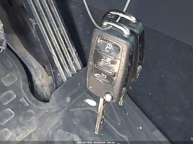 WVGAV3AX8EW525388 Volkswagen TIGUAN S