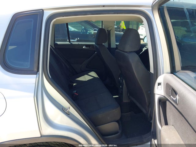 WVGAV3AX8EW525388 Volkswagen TIGUAN S