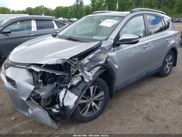 Toyota Rav4 Xle 2018 2T3RFREV2JW708374 Image 2