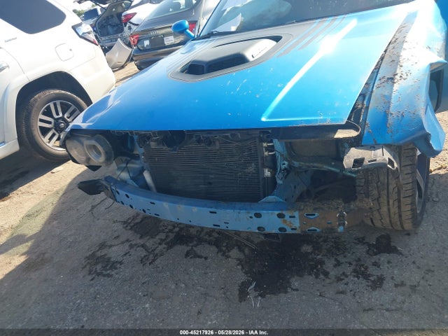 45217926 :رقم المزاد ، 2C3CDZAT9FH885189 vin ، 2015 Dodge Challenger R/t Shaker مزاد بيع