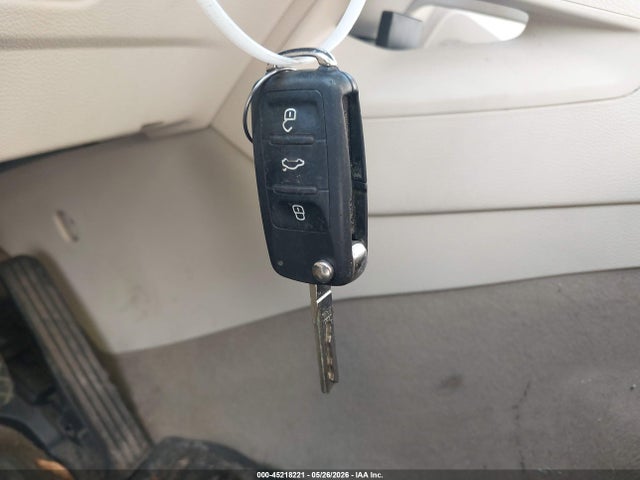 2013 Volkswagen Eos Lux მანქანა იყიდება აუქციონზე, vin: WVWFW8AH3DV000613, აუქციონის ნომერი: 45218221