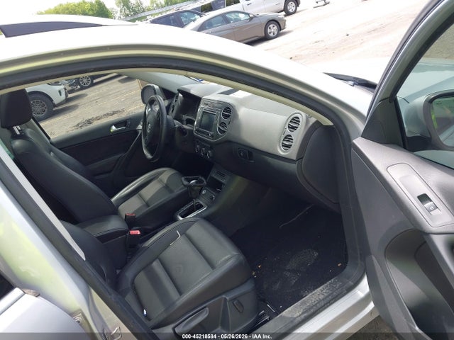 45218584 :رقم المزاد ، WVGSV7AX0HW510545 vin ، 2017 Volkswagen Tiguan 2.0t Wolfsburg Edition مزاد بيع