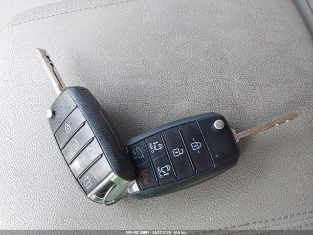 KIA SEDONA LX 2016 KNDMB5C1XG6083294 Image 11