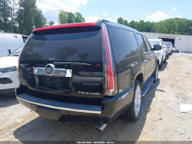 45218844 :رقم المزاد ، 1GYS4HEF3BR207046 vin ، 2011 Cadillac Escalade Esv Luxury مزاد بيع