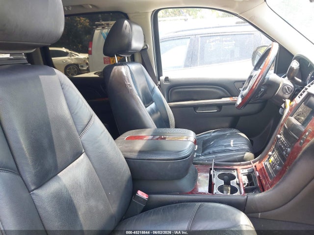 45218844 :رقم المزاد ، 1GYS4HEF3BR207046 vin ، 2011 Cadillac Escalade Esv Luxury مزاد بيع