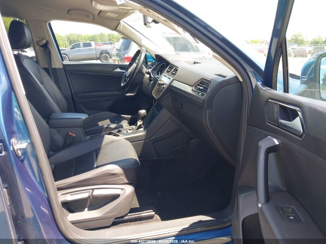2018 Volkswagen Tiguan 2.0t Se/2.0t Sel მანქანა იყიდება აუქციონზე, vin: 3VV2B7AX5JM222282, აუქციონის ნომერი: 45218856