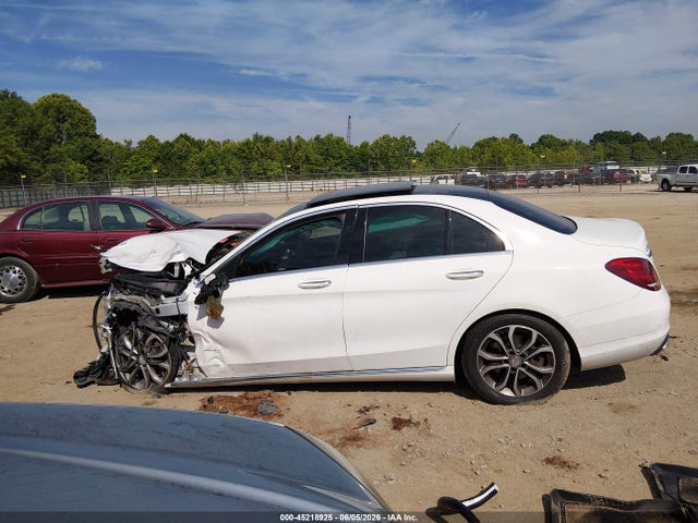 Продажа на аукционе авто 2015 Mercedes-benz C 300 4matic, vin: 55SWF4KB8FU083622, номер лота: 45218925