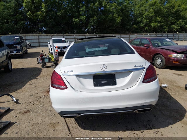 Продажа на аукционе авто 2015 Mercedes-benz C 300 4matic, vin: 55SWF4KB8FU083622, номер лота: 45218925