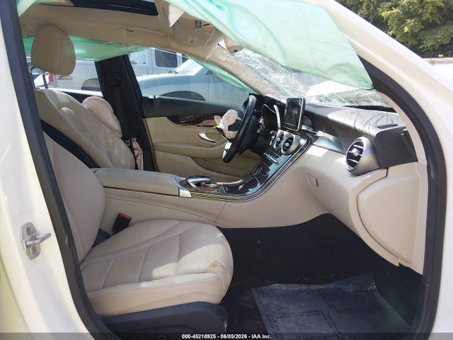 Продажа на аукционе авто 2015 Mercedes-benz C 300 4matic, vin: 55SWF4KB8FU083622, номер лота: 45218925