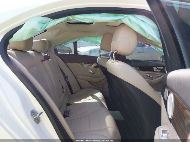 Продажа на аукционе авто 2015 Mercedes-benz C 300 4matic, vin: 55SWF4KB8FU083622, номер лота: 45218925