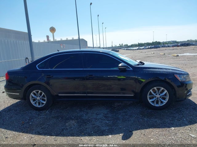 2016 Volkswagen Passat 1.8t S მანქანა იყიდება აუქციონზე, vin: 1VWAT7A38GC050471, აუქციონის ნომერი: 45219107