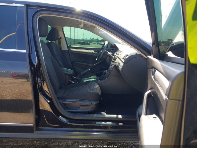 2016 Volkswagen Passat 1.8t S მანქანა იყიდება აუქციონზე, vin: 1VWAT7A38GC050471, აუქციონის ნომერი: 45219107