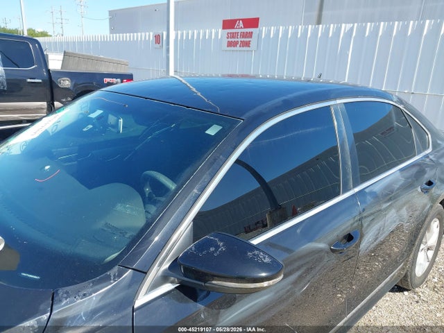 2016 Volkswagen Passat 1.8t S მანქანა იყიდება აუქციონზე, vin: 1VWAT7A38GC050471, აუქციონის ნომერი: 45219107