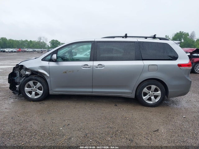 2011 Toyota Sienna Le V6 მანქანა იყიდება აუქციონზე, vin: 5TDKK3DC4BS003251, აუქციონის ნომერი: 45219109