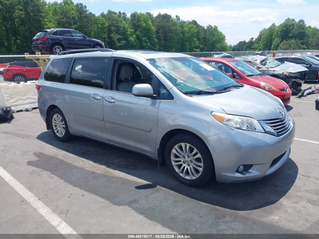 45219217 :رقم المزاد ، 5TDYK3DC8FS644497 vin ، 2015 Toyota Sienna Xle 8 Passenger مزاد بيع