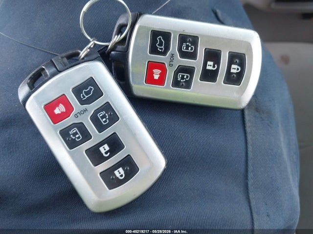 45219217 :رقم المزاد ، 5TDYK3DC8FS644497 vin ، 2015 Toyota Sienna Xle 8 Passenger مزاد بيع