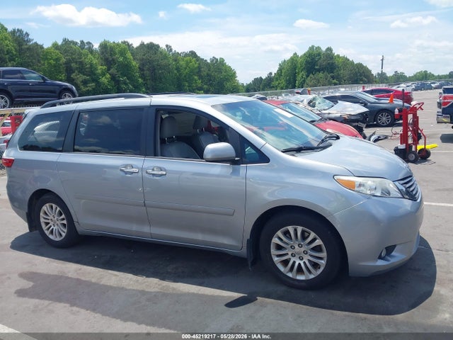 45219217 :رقم المزاد ، 5TDYK3DC8FS644497 vin ، 2015 Toyota Sienna Xle 8 Passenger مزاد بيع