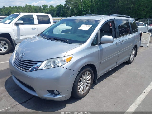 45219217 :رقم المزاد ، 5TDYK3DC8FS644497 vin ، 2015 Toyota Sienna Xle 8 Passenger مزاد بيع