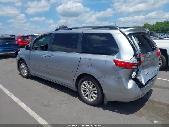 45219217 :رقم المزاد ، 5TDYK3DC8FS644497 vin ، 2015 Toyota Sienna Xle 8 Passenger مزاد بيع
