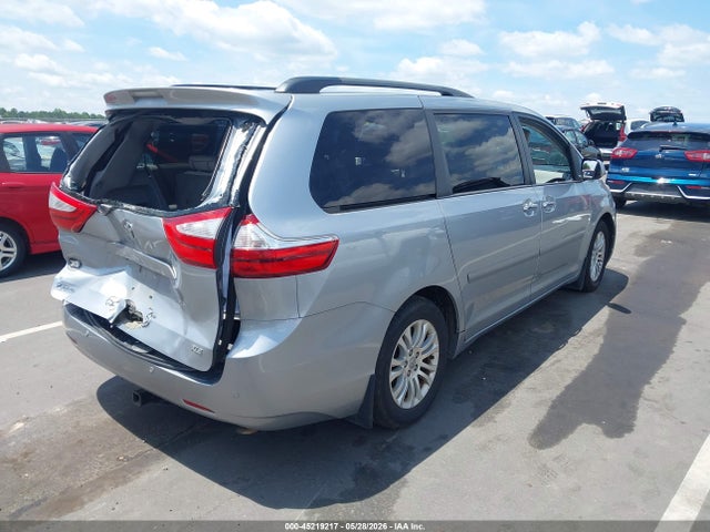 45219217 :رقم المزاد ، 5TDYK3DC8FS644497 vin ، 2015 Toyota Sienna Xle 8 Passenger مزاد بيع
