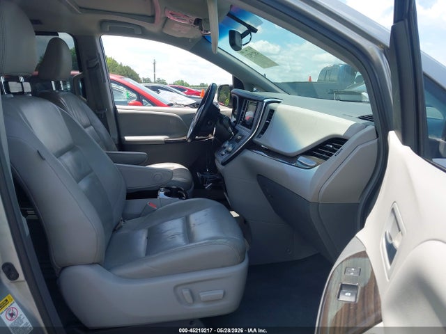 45219217 :رقم المزاد ، 5TDYK3DC8FS644497 vin ، 2015 Toyota Sienna Xle 8 Passenger مزاد بيع