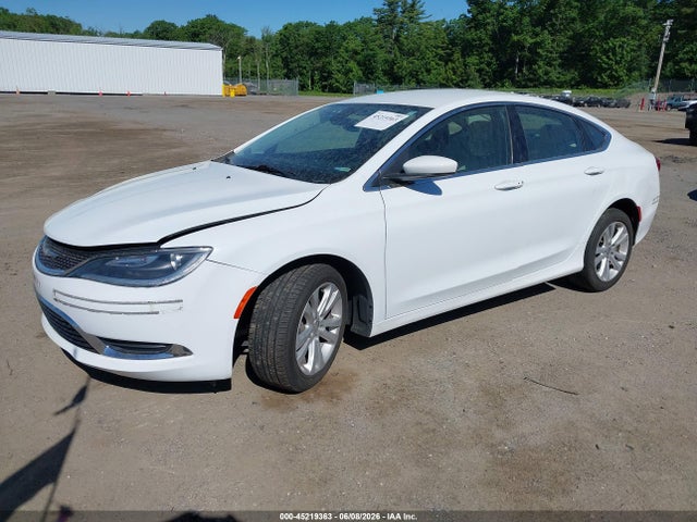 Chrysler 200 Limited Platinum 2017 1C3CCCAB3HN502915 Image 2
