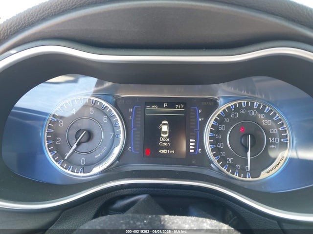 Chrysler 200 Limited Platinum 2017 1C3CCCAB3HN502915 Image 7