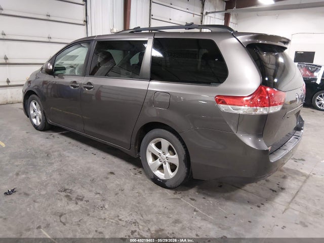 2013 Toyota Sienna Le V6 8 Passenger მანქანა იყიდება აუქციონზე, vin: 5TDKK3DC4DS351294, აუქციონის ნომერი: 45219403