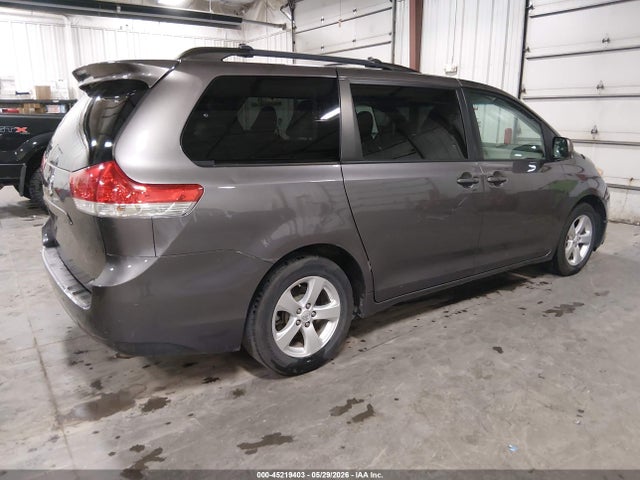 2013 Toyota Sienna Le V6 8 Passenger მანქანა იყიდება აუქციონზე, vin: 5TDKK3DC4DS351294, აუქციონის ნომერი: 45219403