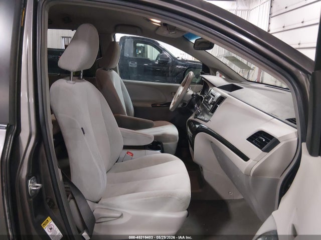 2013 Toyota Sienna Le V6 8 Passenger მანქანა იყიდება აუქციონზე, vin: 5TDKK3DC4DS351294, აუქციონის ნომერი: 45219403