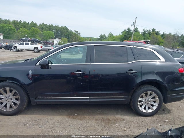 2LMHJ5NK7KBL03849 Lincoln Mkt Livery