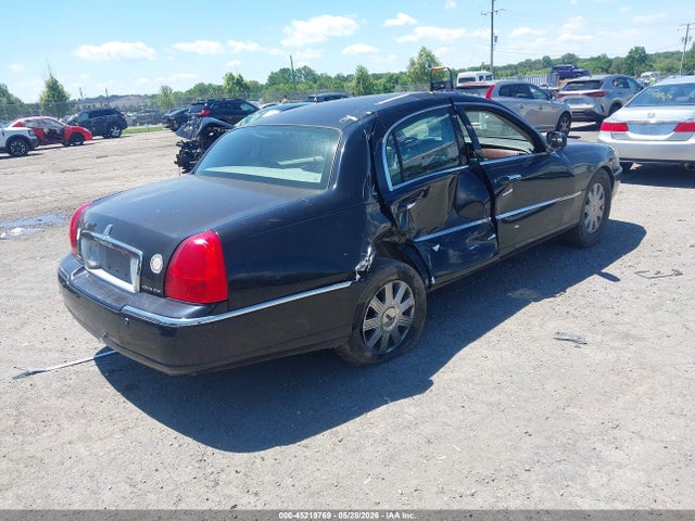 Aukcja sprzedaży 2004 Lincoln Town Car Ultimate, vin: 1LNHM83W74Y601821, numer aukcji: 45219769