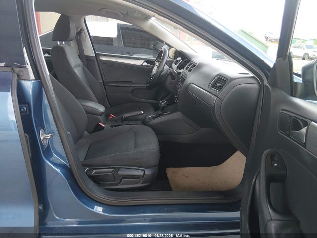 45219810 :رقم المزاد ، 3VWD17AJ3FM247613 vin ، 2015 Volkswagen Jetta 1.8t Se مزاد بيع