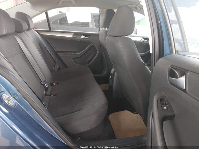 45219810 :رقم المزاد ، 3VWD17AJ3FM247613 vin ، 2015 Volkswagen Jetta 1.8t Se مزاد بيع