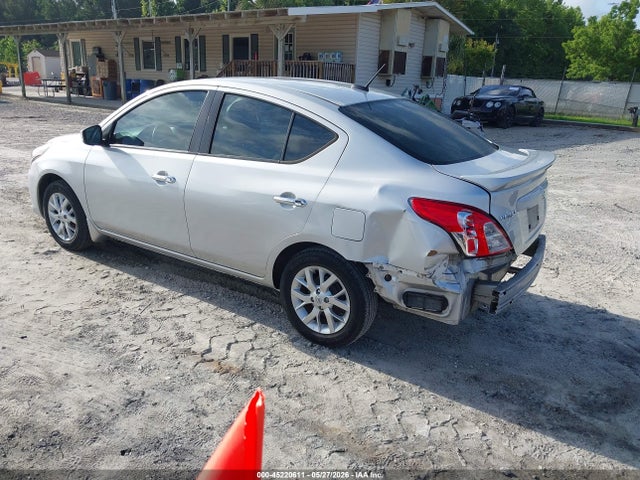 45220611 :رقم المزاد ، 3N1CN7APXJL831869 vin ، 2018 Nissan Versa 1.6 Sv مزاد بيع