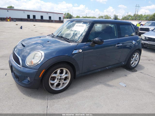 45220705 :رقم المزاد ، WMWSV3C5XBTY21382 vin ، 2011 Mini Cooper S مزاد بيع
