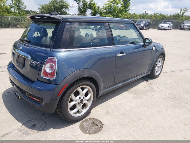 45220705 :رقم المزاد ، WMWSV3C5XBTY21382 vin ، 2011 Mini Cooper S مزاد بيع