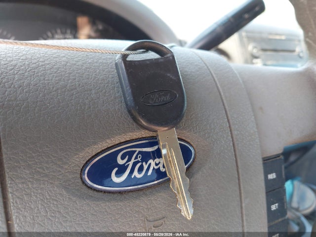 45220879 :رقم المزاد ، 1FTPX12555NB35901 vin ، 2005 Ford F-150 Lariat/xl/xlt مزاد بيع