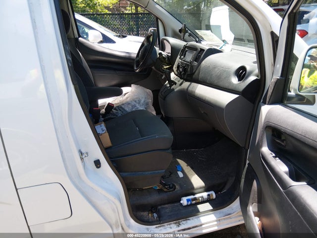 45220900 :رقم المزاد ، 3N6CM0KN2FK718013 vin ، 2015 Nissan Nv200 Sv مزاد بيع