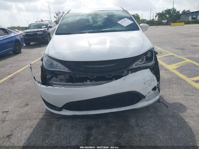 45220933 :رقم المزاد ، 2C4RC1FG8KR583421 vin ، 2019 Chrysler Pacifica Touring Plus مزاد بيع