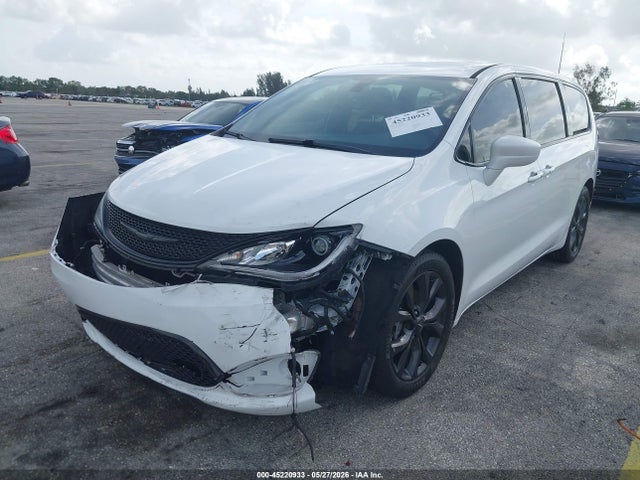 45220933 :رقم المزاد ، 2C4RC1FG8KR583421 vin ، 2019 Chrysler Pacifica Touring Plus مزاد بيع