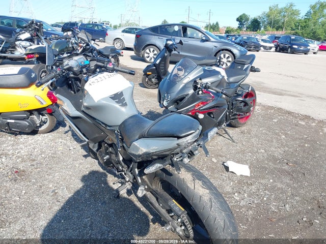 Kawasaki Ex650 J 2018 JKAEXEJ16JDA02543 Image 3