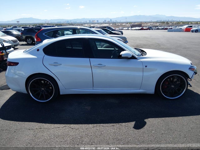 Alfa Romeo Giulia Ti Rwd 2017 ZARFAECNXH7545773 Image 13