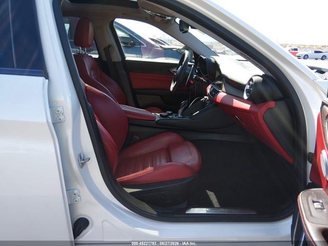 Alfa Romeo Giulia Ti Rwd 2017 ZARFAECNXH7545773 Image 5