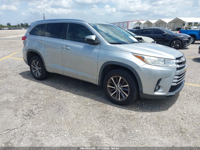 Продаж на аукціоні авто 2018 Toyota Highlander Xle, vin: 5TDKZRFH2JS266148, номер лоту: 45221868