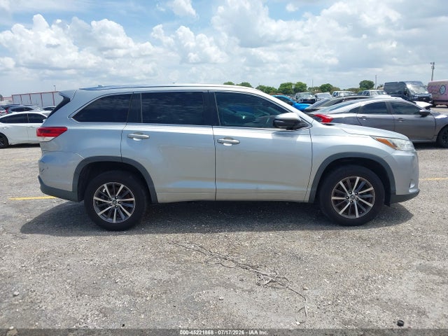 2018 Toyota Highlander Xle მანქანა იყიდება აუქციონზე, vin: 5TDKZRFH2JS266148, აუქციონის ნომერი: 45221868