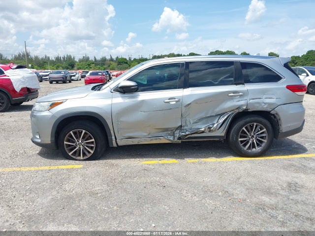 2018 Toyota Highlander Xle მანქანა იყიდება აუქციონზე, vin: 5TDKZRFH2JS266148, აუქციონის ნომერი: 45221868